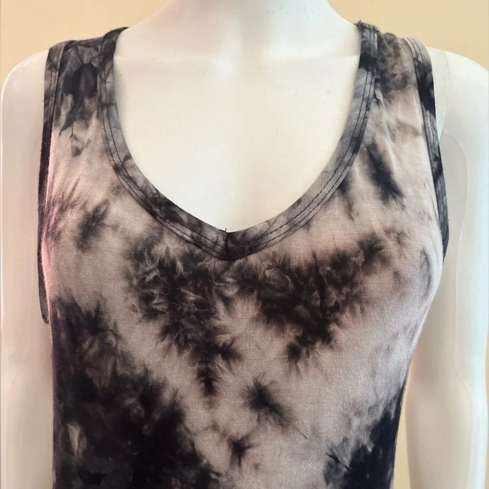 Sleeveless Black & White Tie-Dye V-Neck Dress